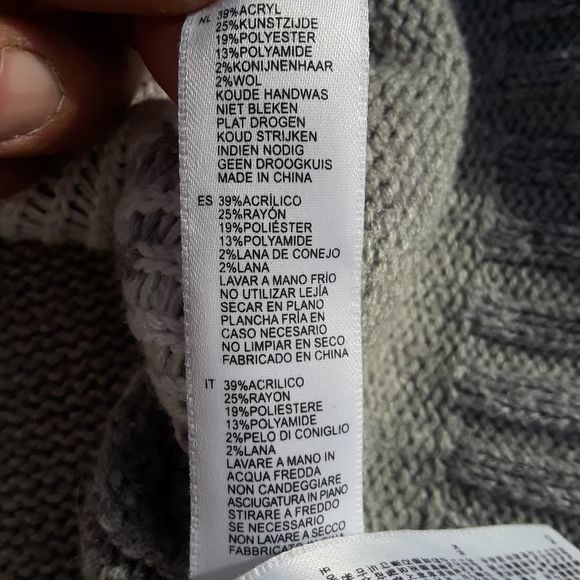 Forever 21 Fair Isle sweater - Picture 5 of 7